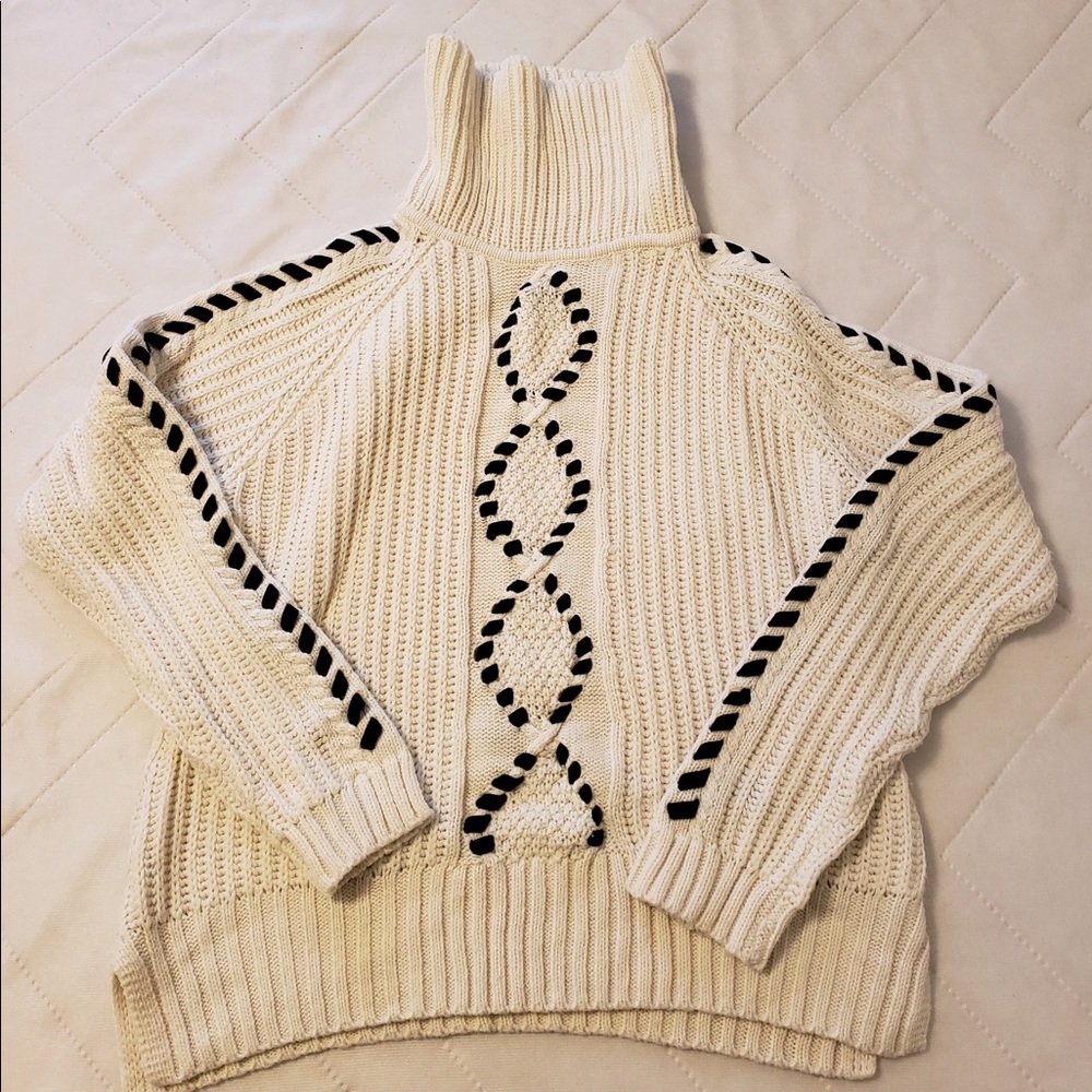 Cozy Alya Sweater with Velvet Detail - Picture 4 of 5